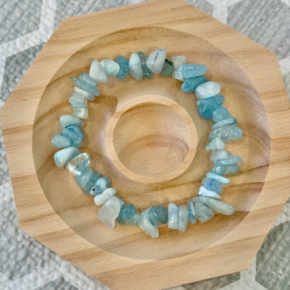 HQ Gemstone/crystal NEW Aquamarine chips Bracelet